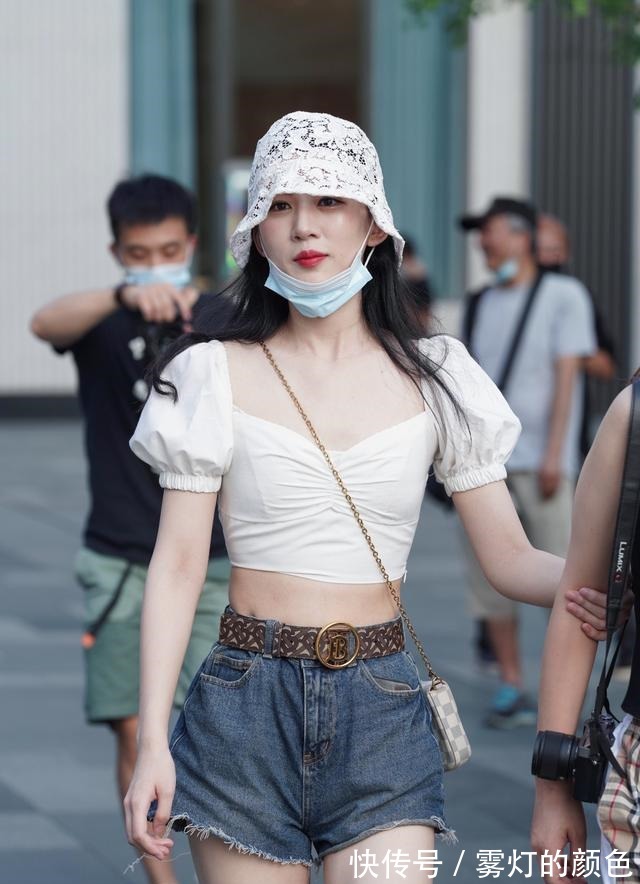 穿着打扮 个子高挑的瘦女孩,在穿着打扮上,有时候更容易穿出高级感