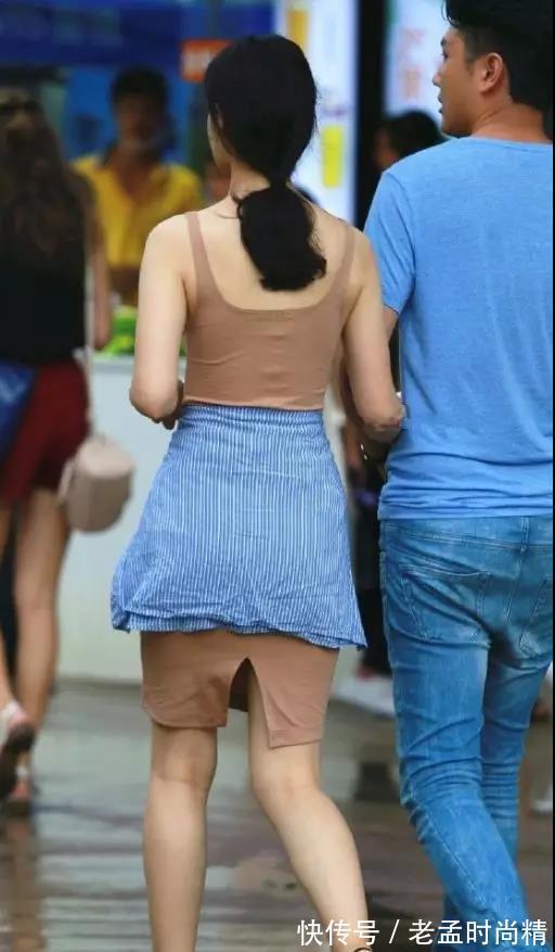 俏丽|街拍:身材丰腴动人性感的俏丽美女在逛街