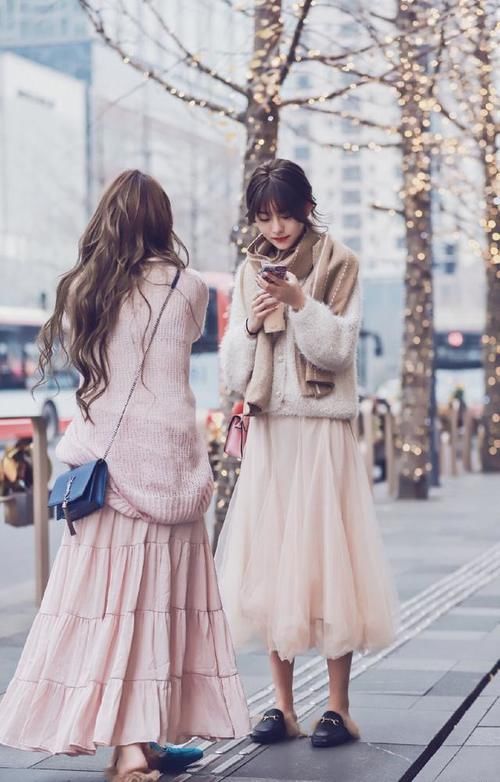 冬天的衣服难搭配？试试这些裙子的穿搭，淑女风气质超耐看