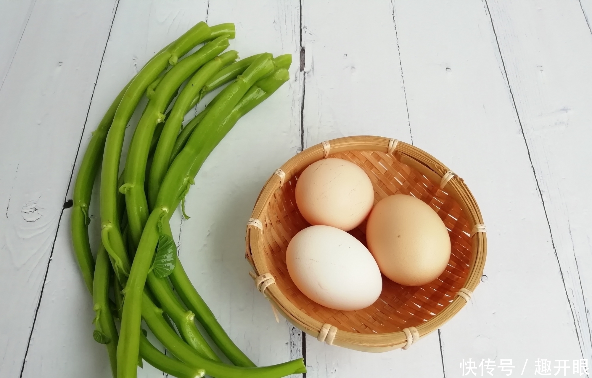 腰围|夏天要多吃这碱性蔬菜，清脂又刮油，1周吃3次，腰围细皮肤好