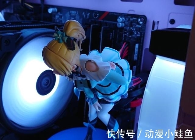 绚濑绘里|网友把手办放在机箱里,手办没有融化,不过变成了奇怪的姿势