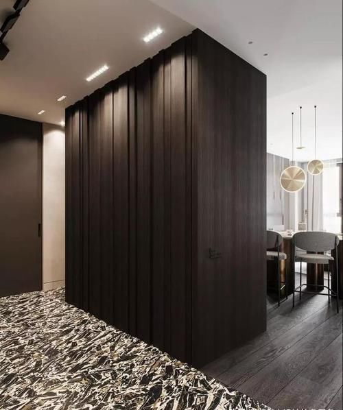 设置|入户门直对着餐桌，又没办法隔断，怎么办？