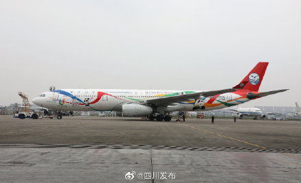 川航川航A350大运号主题涂装飞机亮相！