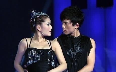 草原 谢娜大秀舞姿,名场面太震撼,《快本》或将痛失一名优秀主持人