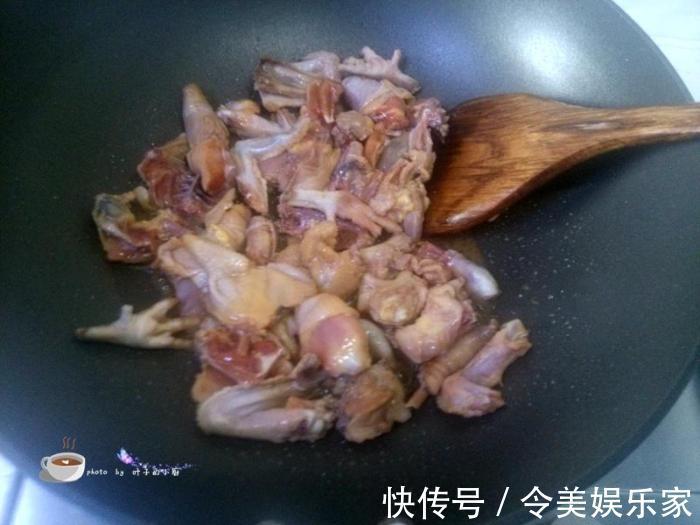 好吃|小鸡炖蘑菇,又学一招,比正宗的好吃10倍,汤鲜美肉特别入味