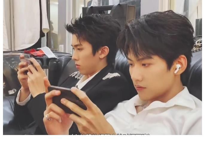 刘宇|INTO1伯远尹浩宇互相吹捧戏瘾大，和刘宇“撞车，成员互动可可爱爱