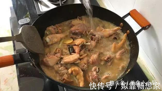 炖鸡时,有人直接炖,有人焯水,全不对,教你最正确做法,老香了