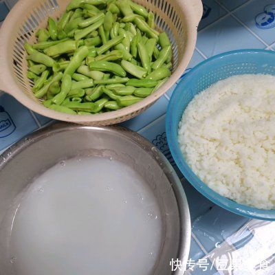 川妹子|方便简单家常菜四季豆焖饭,让你吃了还想吃