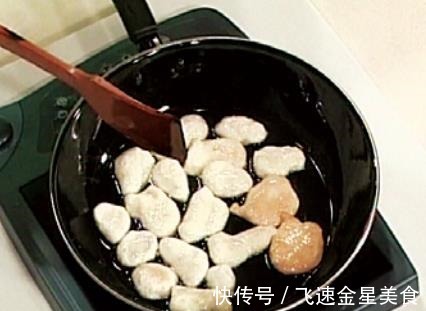 鸡肉这道菜跟我这样做鲜香滑嫩，色泽美观，荤素搭配合理！