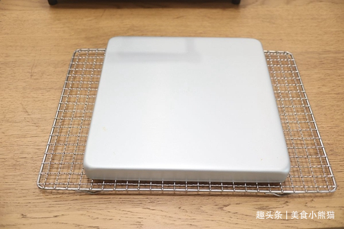 教你制作原味戚风蛋糕卷不裂不粘方法,步骤详细,保证你一学就会