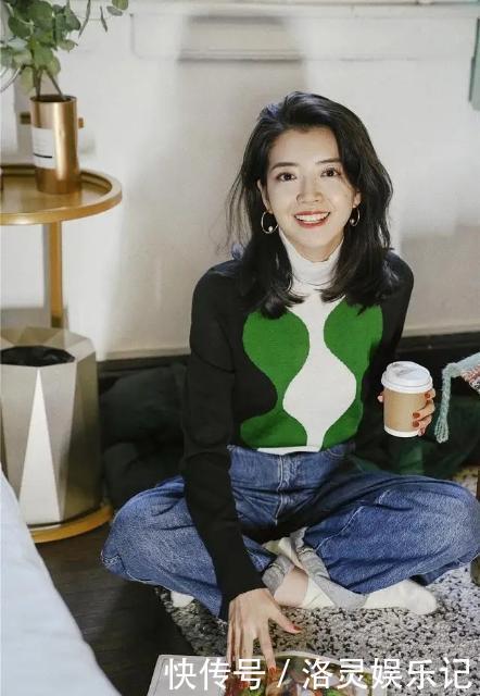 “毛衣”单穿已经失宠了!今年流行轻奢叠穿,瞧三木每套都漂亮