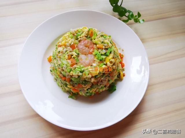 炒饭|450大卡的减脂午餐,用了7种食材,简单一锅炒,太适合上班族了