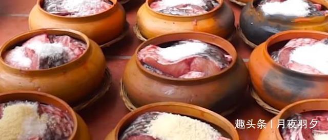 大爷|大爷推车卖“罐罐肉”,30元一罐,路人抢着要,邻摊人傻钱多