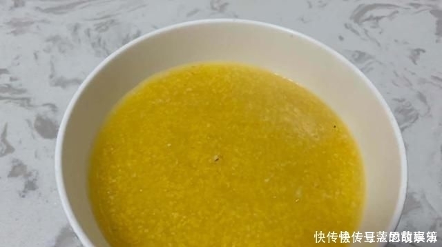 我家用土豆做它，上锅一蒸，松软入味，两天必做一次，老妈特爱吃