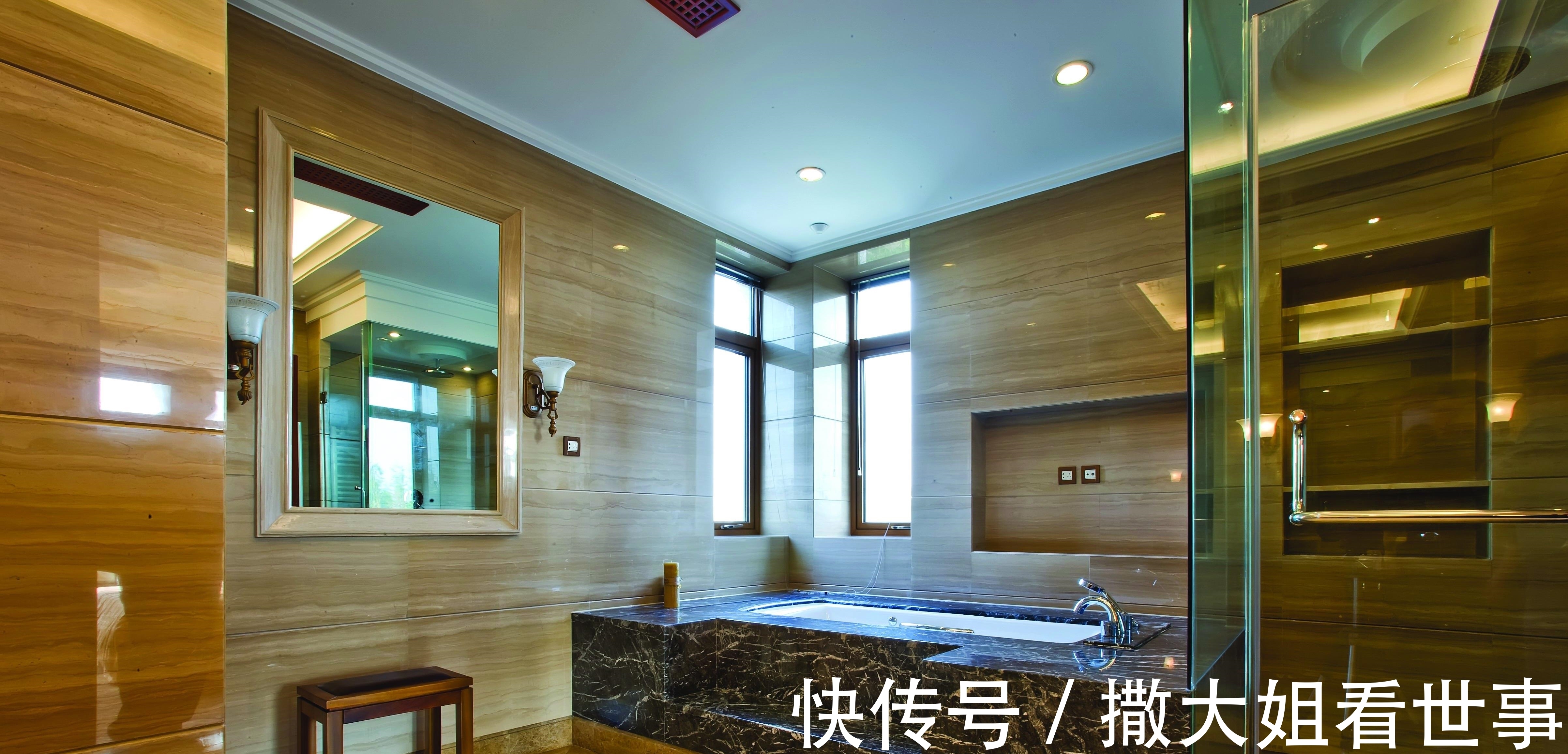 玻璃门|现在装浴帘太落后了,土里土气的!聪明人都装这种淋浴房,好看!