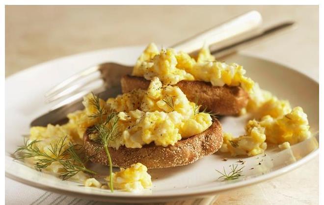 好量|吃鸡蛋等于胆固醇升高?每天吃鸡蛋到底健不健康?