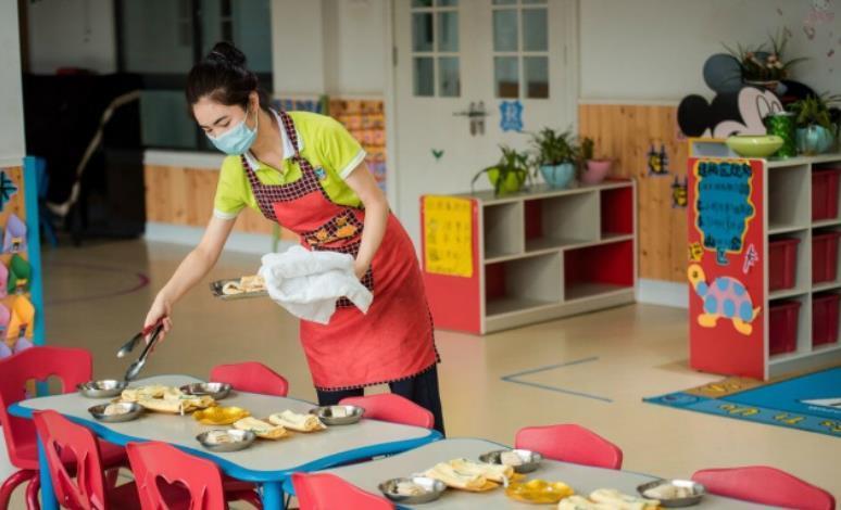 家长群|幼师误发午餐照到家长群,虽然很快撤回,还是被眼尖的家长截图了