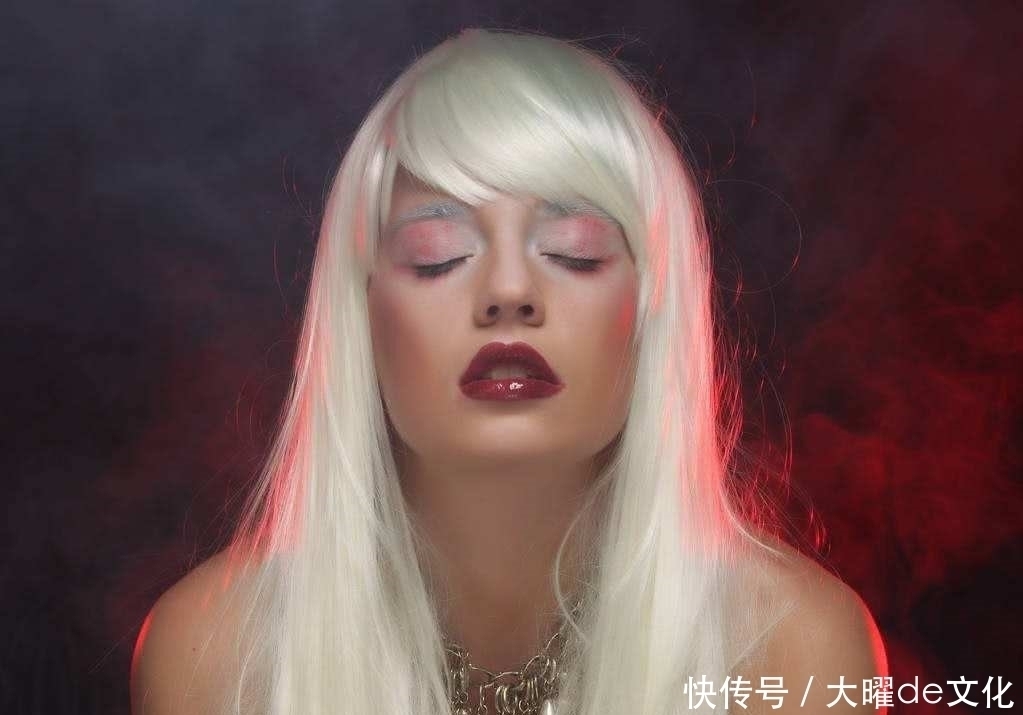 丑态|女人开始“衰老”时，身上可能有这4个“丑态”，要抓紧保养了！