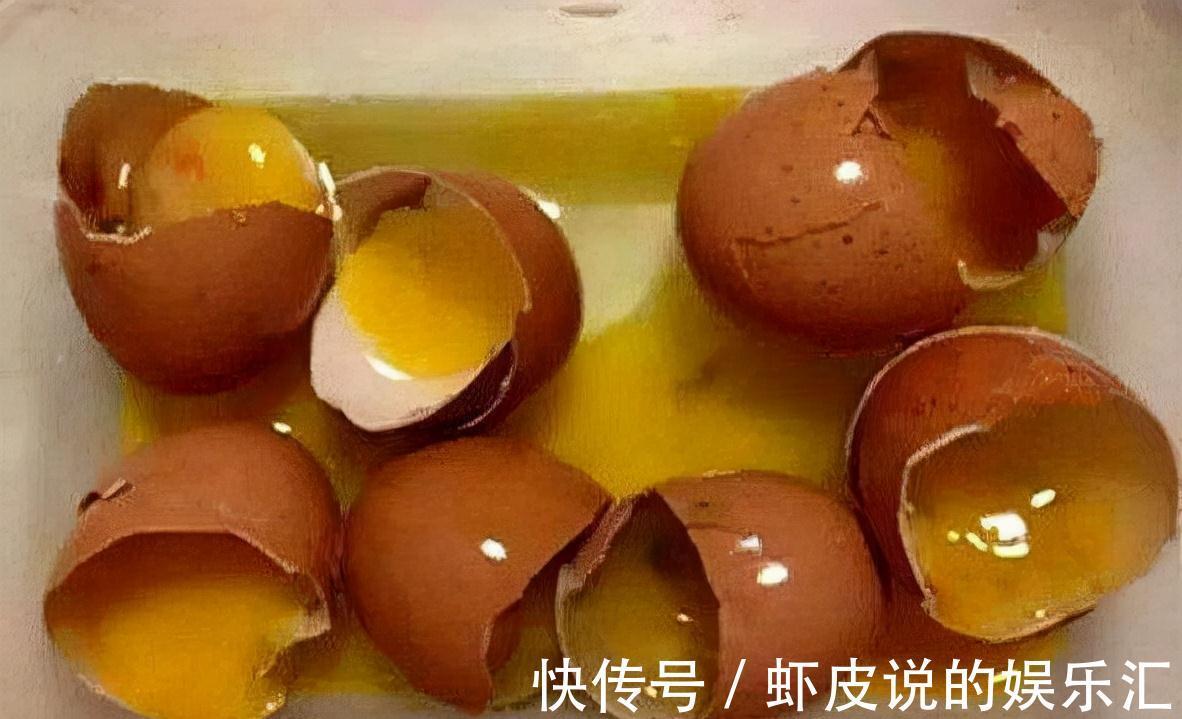 爷爷养花从不花钱，只用这3种垃圾，盆里撒一层，养啥都爆