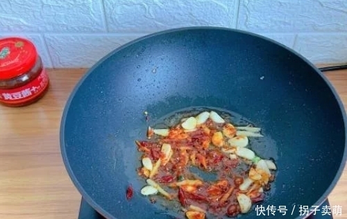 料酒|做鱼只会用料酒和姜去腥?太“外行”了,教你一招,鱼肉鲜嫩不腥