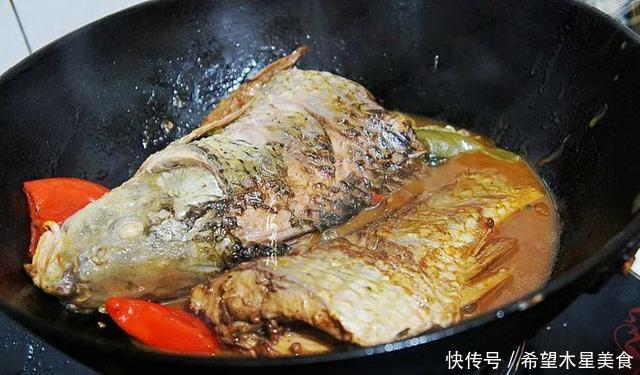 米饭|鱼刺容易卡喉咙,别再喝醋吞米饭,简单一招,让鱼刺自己跑出来!