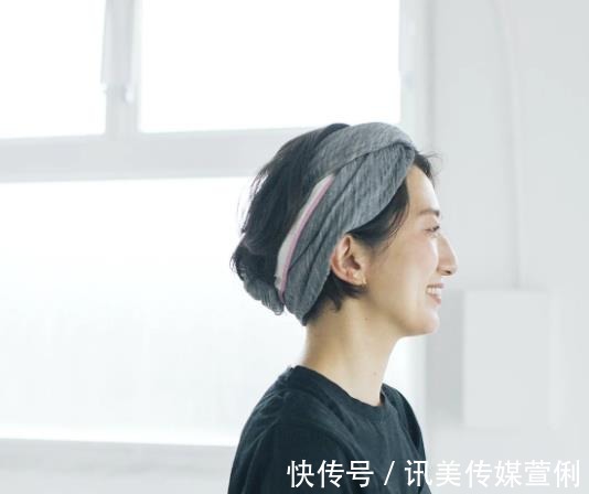 轻熟|日本女士的“轻熟风”职场穿搭，适合四五十岁的年龄，穿出精致