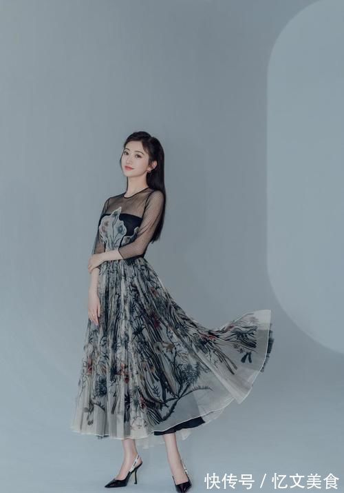 神秘感|美女穿搭：神秘感连衣裙，演绎性感的魅力，捉摸不透