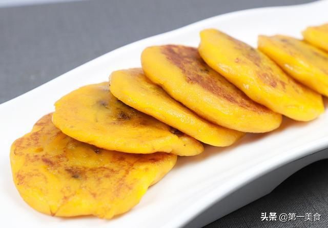 家人|南瓜和紫薯别再蒸了,学会这个南瓜紫薯饼,软糯香甜,家人都爱吃