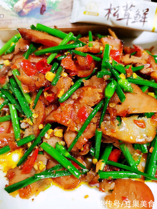 简单快手又下饭的韭花炒腊鸡肉，吃起来那叫一个香