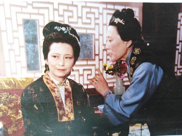 薛宝钗!读《红楼梦》:薛宝钗告密?说者无心,听者有意