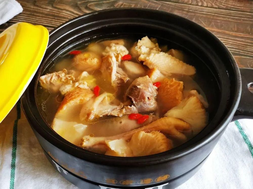 猴头菇|秋天就要多喝汤！鸡汤这样炖，营养滋补，香气扑鼻，也太好喝了吧~