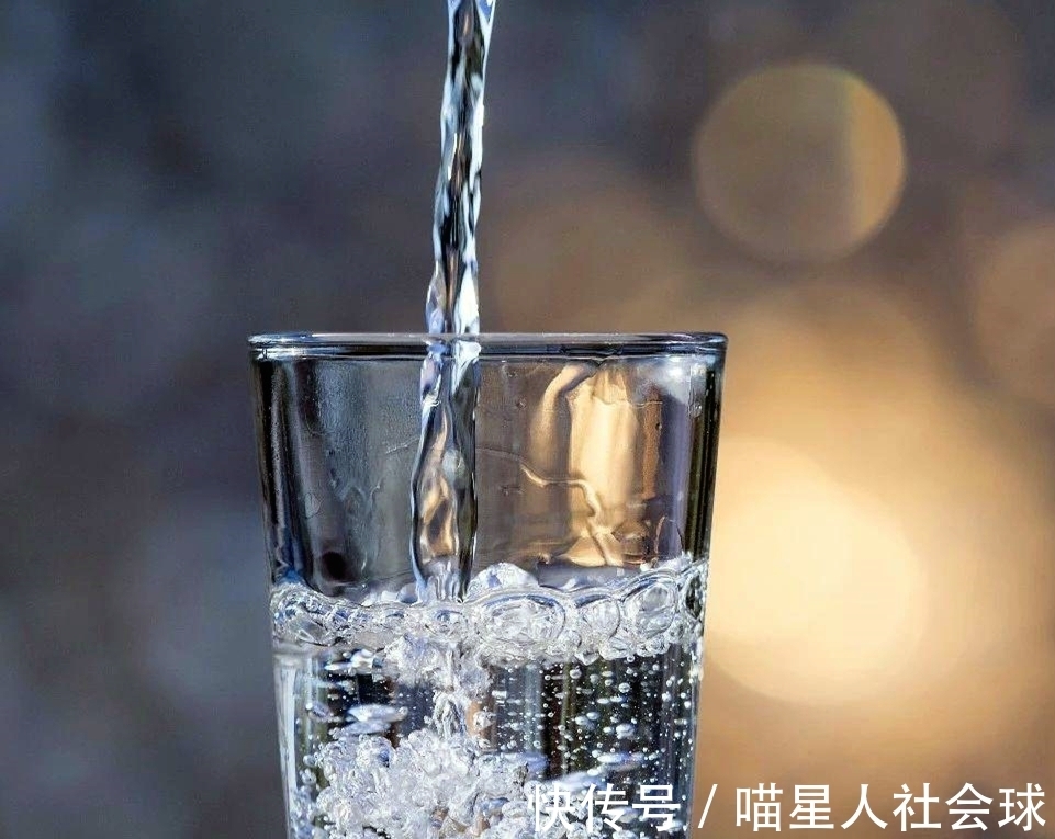 记忆力|经常喝茶的人与只喝白开水的人相比，哪个更健康？带大家了解下