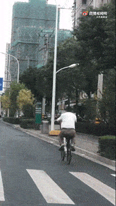 为什么在马路上蛙泳