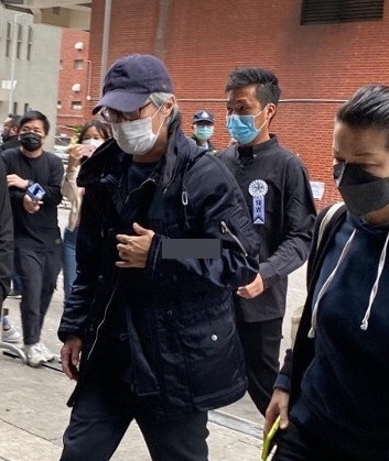 吴孟达出殡火化全程:历时不到3小时,儿子难忍媒体捧遗照遮脸