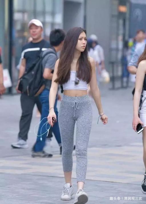 细腿 贴身收腹的打底裤,营造蛮腰细腿的既视感!