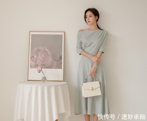 女装|孙允珠女装美图:玲珑青竹萱草陶釉花瓶连衣裙!