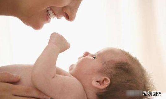 发育|宝宝1岁之前，“三事宜早，三事宜晚”，顺序反了影响宝宝的发育