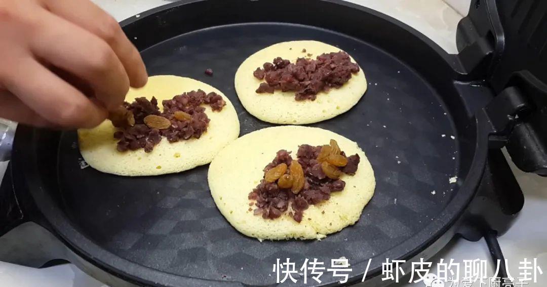 第一次用电饼铛做蛋糕，没想到这么简单，孩子说比卖的香，真解馋