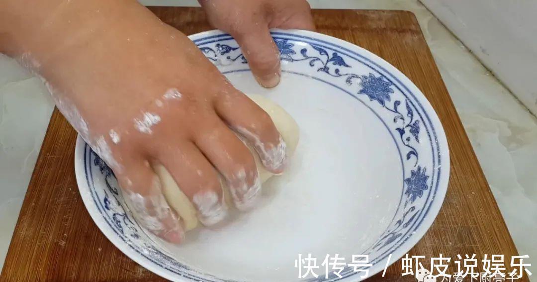 早餐饼|早餐饼最好吃的做法，锅里一炸，个个松软不吸油，我家一周吃五次
