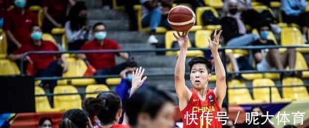 李月汝|54比36!李梦库里附体,命中5记三分球中国女篮碾压尼日利亚女篮