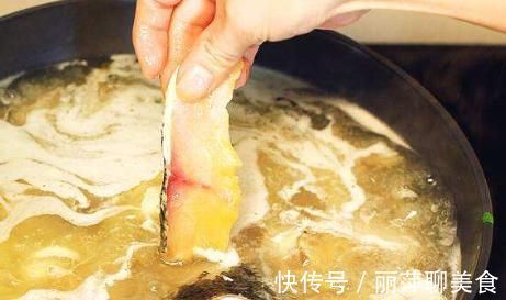 做酸菜鱼时,先炒酸菜还是先煮鱼大厨都不对,这才是正确做法