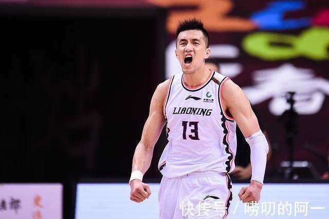 合同|同为现象级人气球星，郭艾伦和胡明轩，如今谁的身价更高？