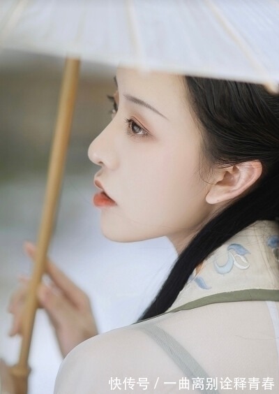 中秋词@苏轼很著名的一首中秋词,仅开篇13字就大气磅礴,美得让人心醉