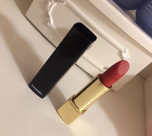 枫叶色|热门的“枫叶色”是哪几只?这些口红颜色特别适合黄皮使用更显白