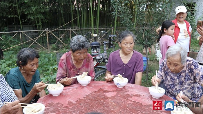 敬老|“包出”敬老风 “吃出”幸福味 单县天龙燃气举办孝善敬老爱心饺子宴