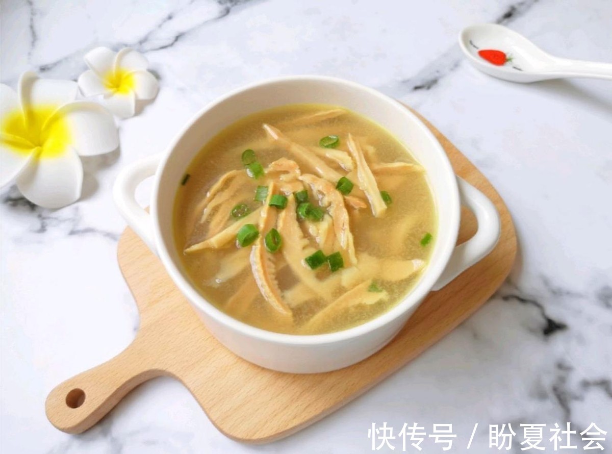 家人|鸡汤这样煲才好喝,食材简单,学会了以后做给家人吃