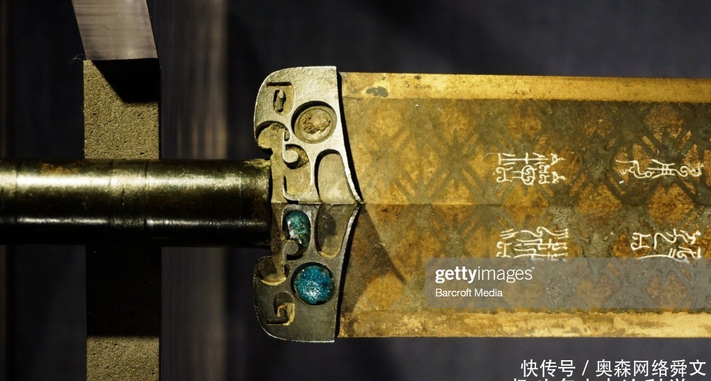 越王勾践剑深埋地下2500年,毫无锈迹,科学解释清楚了吗?