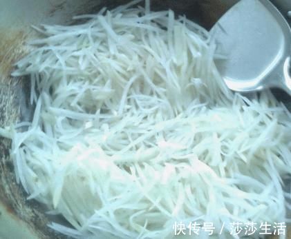 饺子|包萝卜饺子,别直接焯水或杀水,教你简单一招,饺子鲜香,味道好