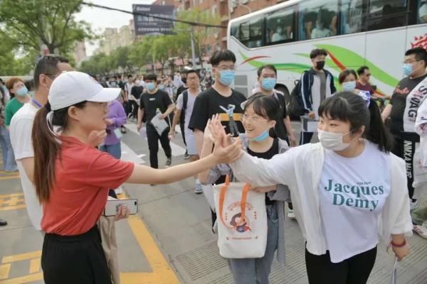 德州|加油，莘莘学子！直击高考首日，德州3.4万余考生考场逐梦