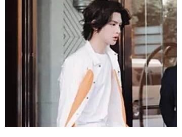 跑男对黄明昊有多偏心？嘉宾名牌统一都用小名，唯独他是英文名字